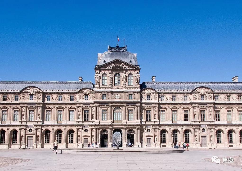 一座古老宫殿，半部法国历史｜卢浮宫如何从权力王宫变成万宝之馆