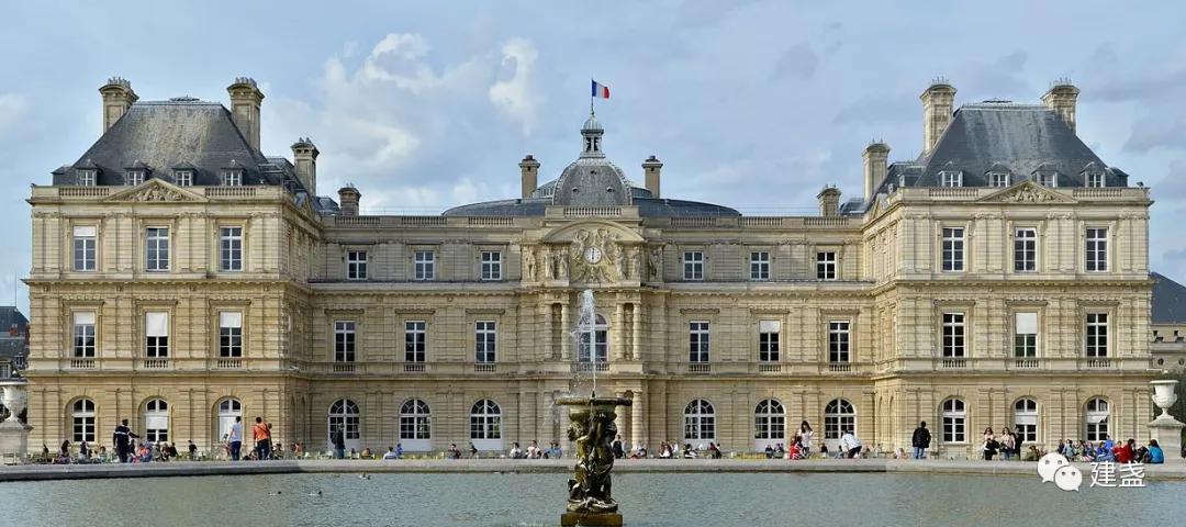 一座古老宫殿，半部法国历史｜卢浮宫如何从权力王宫变成万宝之馆